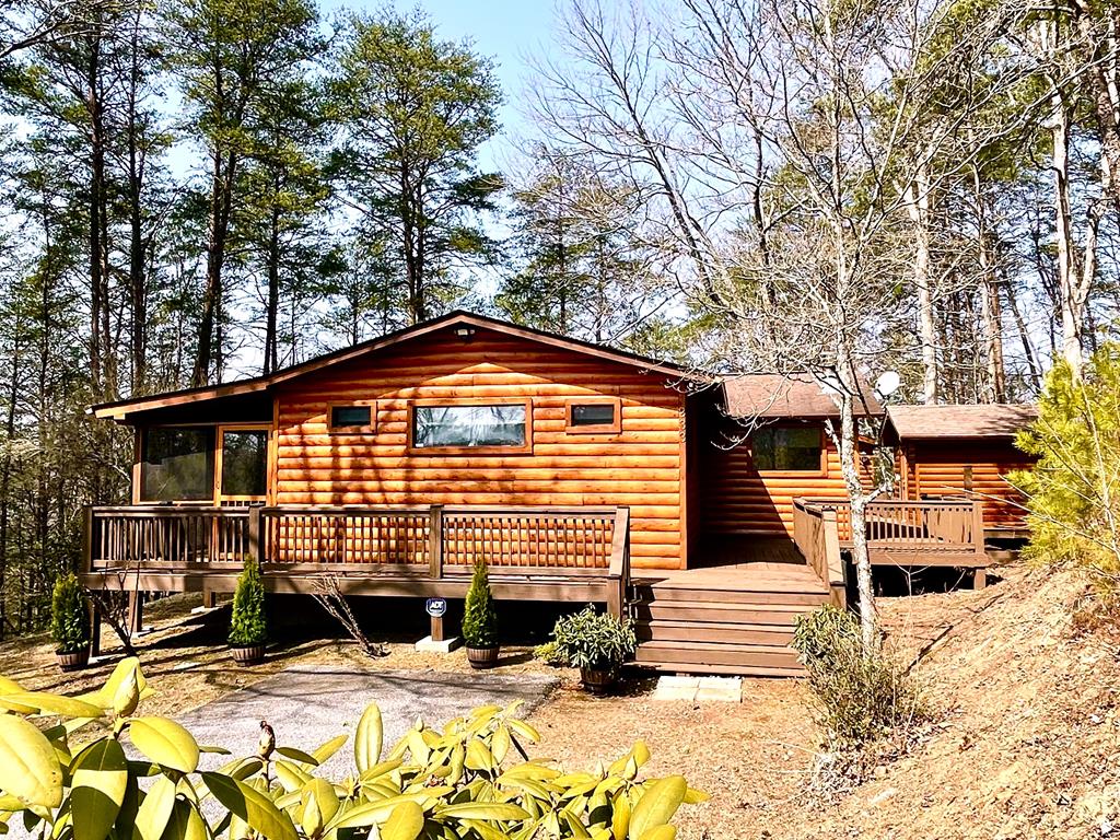 233 River Hills Property Photo 4