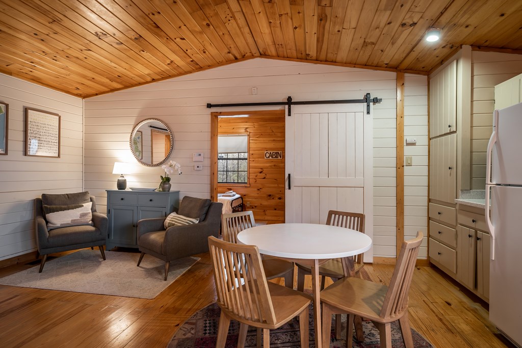 233 River Hills Property Photo 13