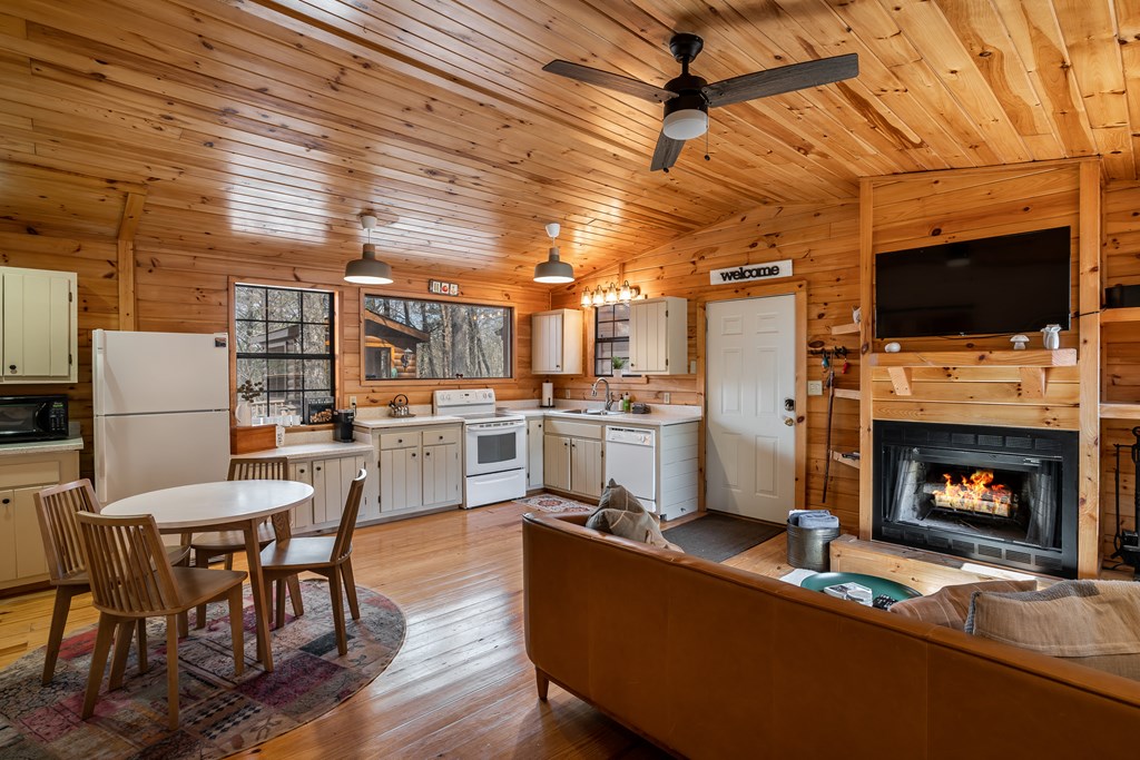 233 River Hills Property Photo 14
