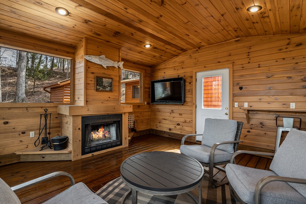 233 River Hills Property Photo 42