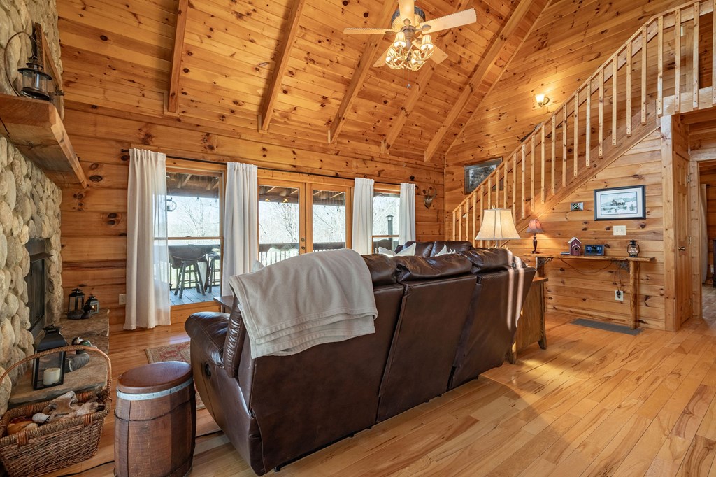 5 Moccasin Trail Property Photo 8