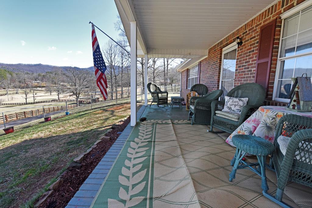 1573 John Deer Lane Property Photo 1