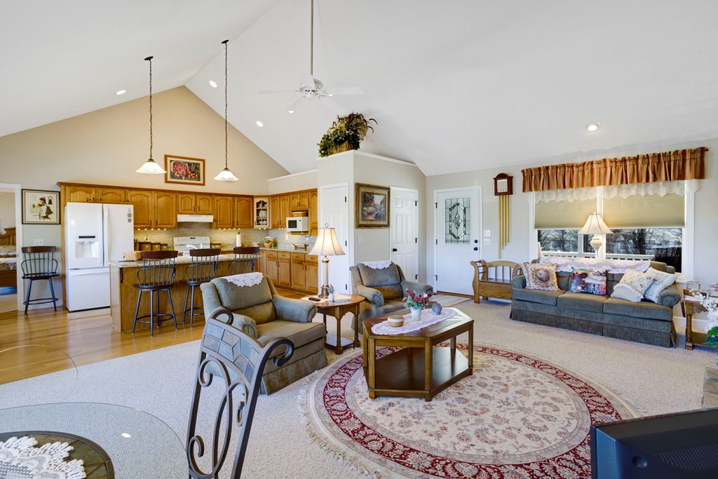 2097 Woodlake Lane Property Photo 7