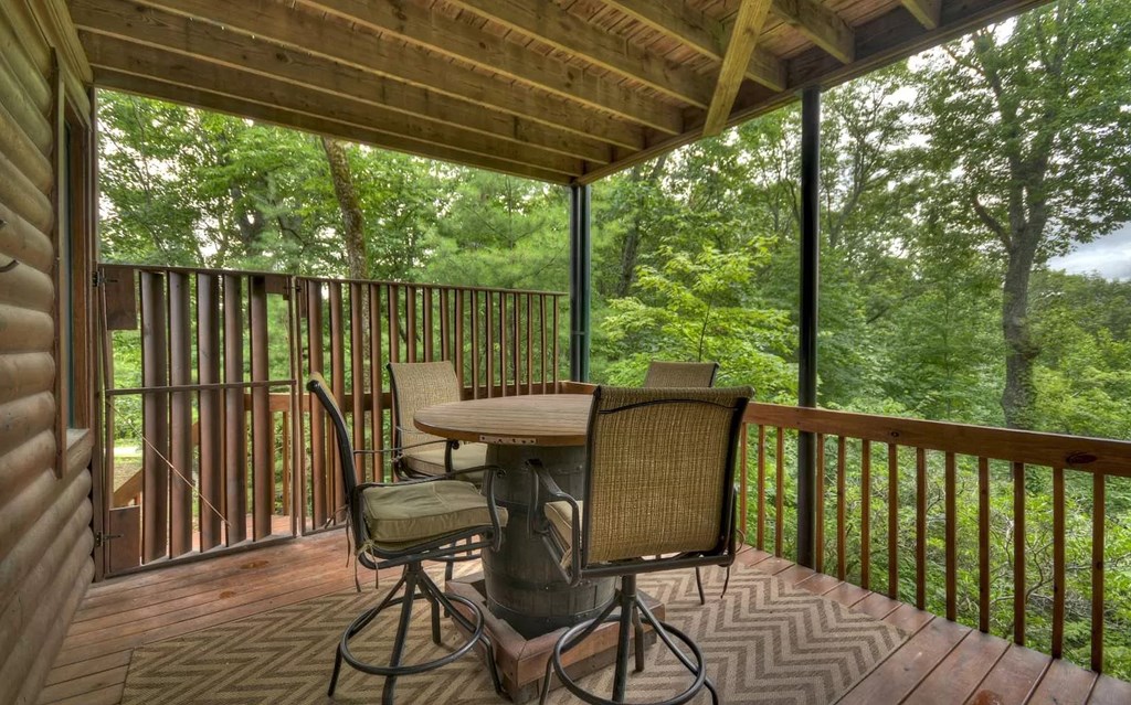515 Amy Creek Circle Property Photo 8
