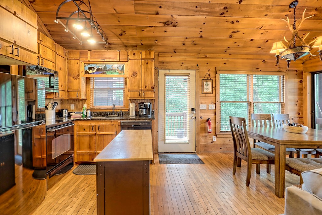 515 Amy Creek Circle Property Photo 18