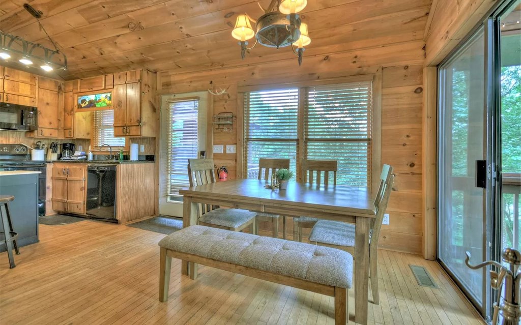 515 Amy Creek Circle Property Photo 24