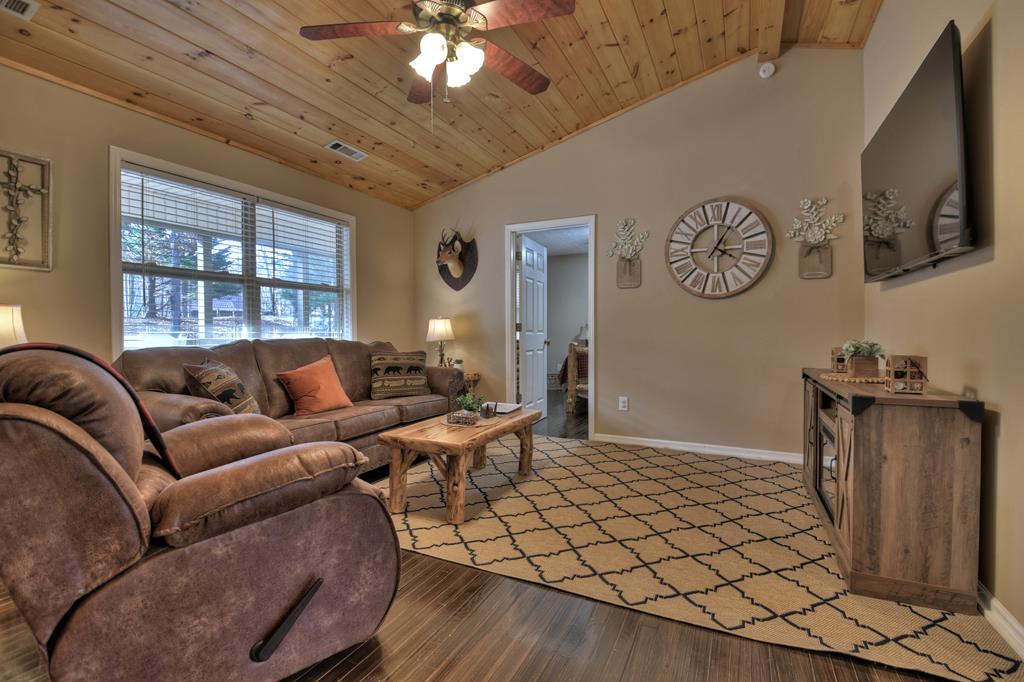729 Matrix Lane Property Photo 8