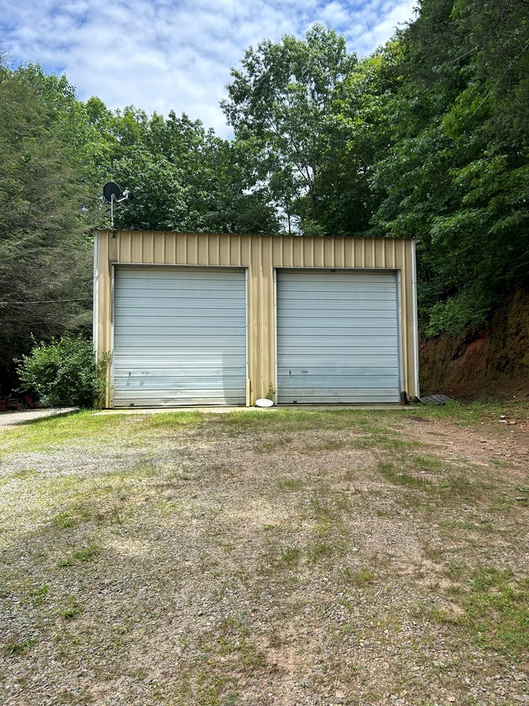 7677 Albury Road Property Photo 3