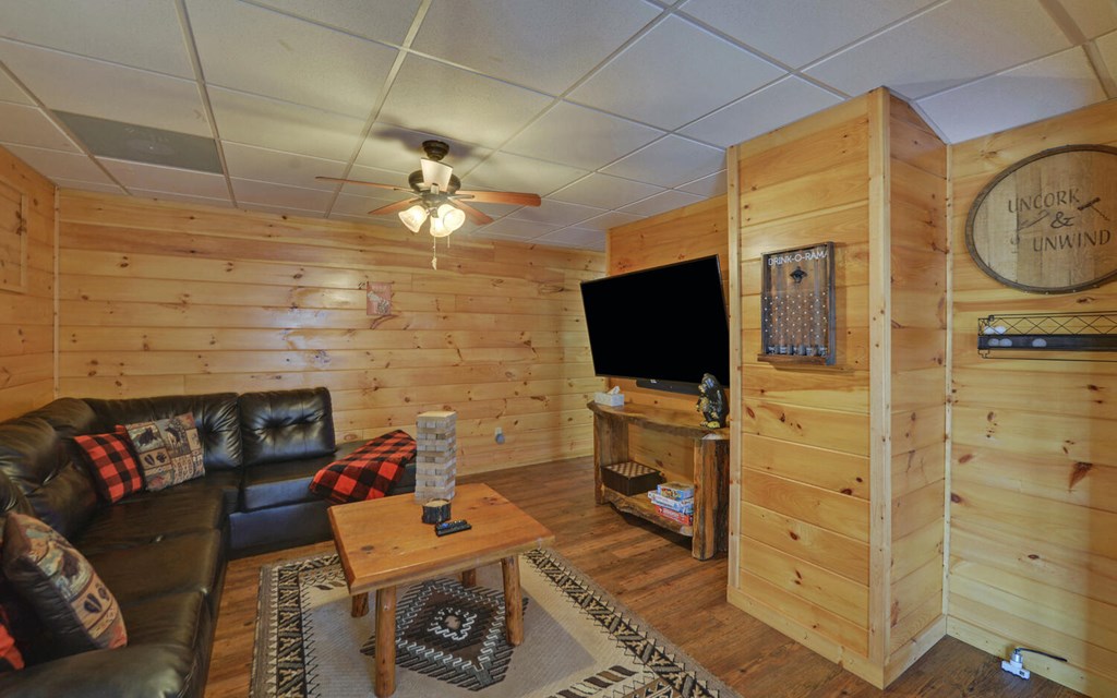 221 Acacia Court Property Photo 33