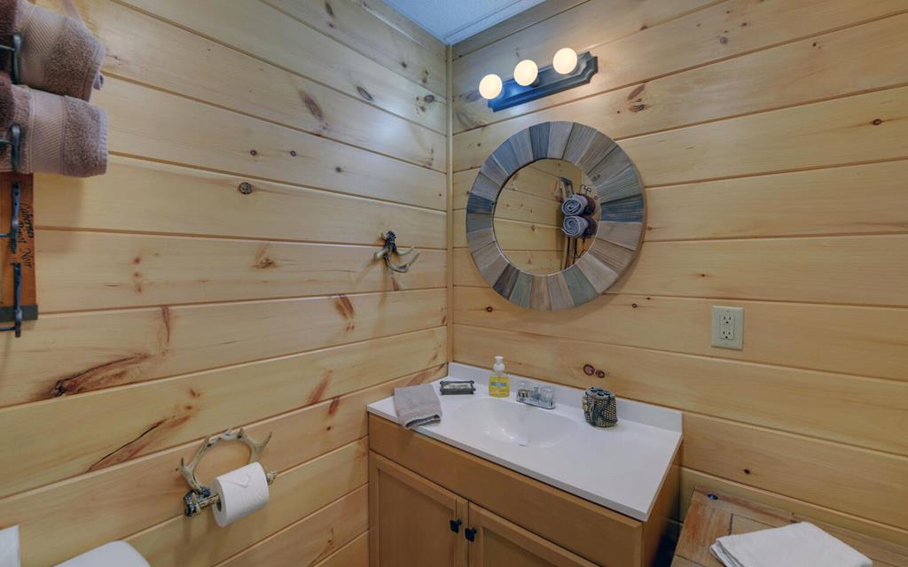 221 Acacia Court Property Photo 42