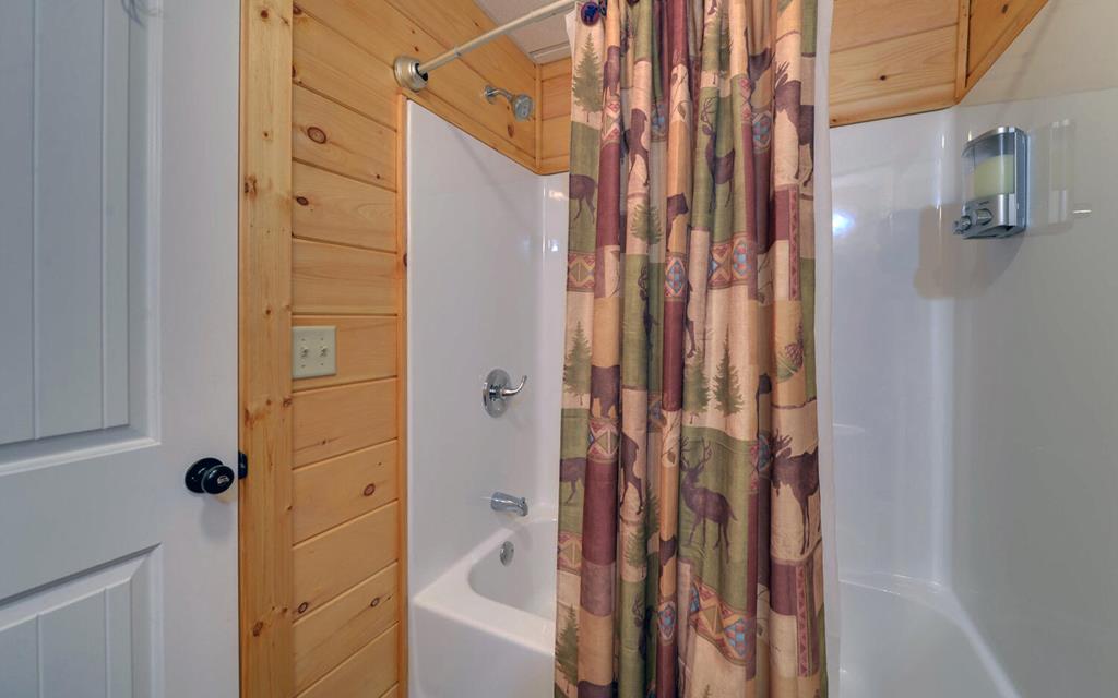 221 Acacia Court Property Photo 43