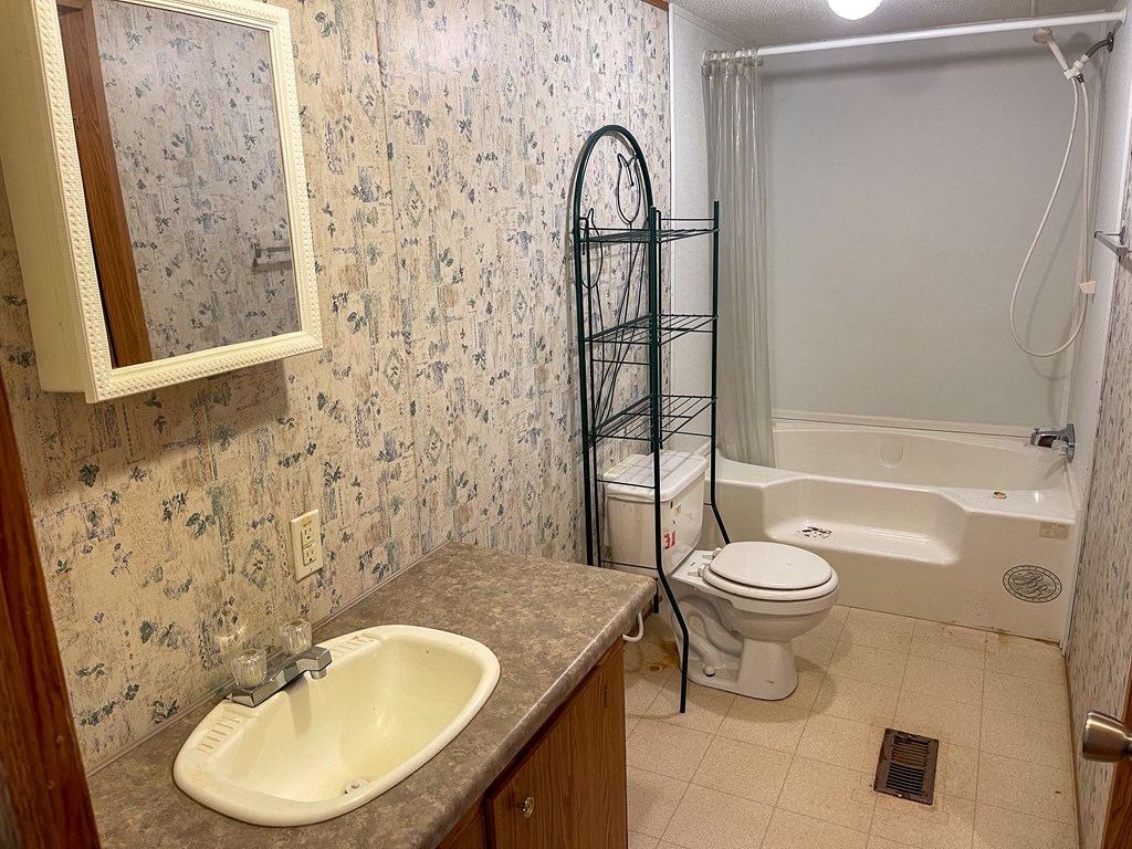 1716 Airport Road Property Photo 13