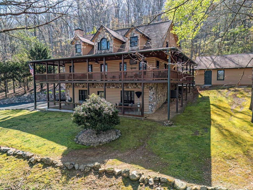 197 Meadowoods Lane Property Photo 1