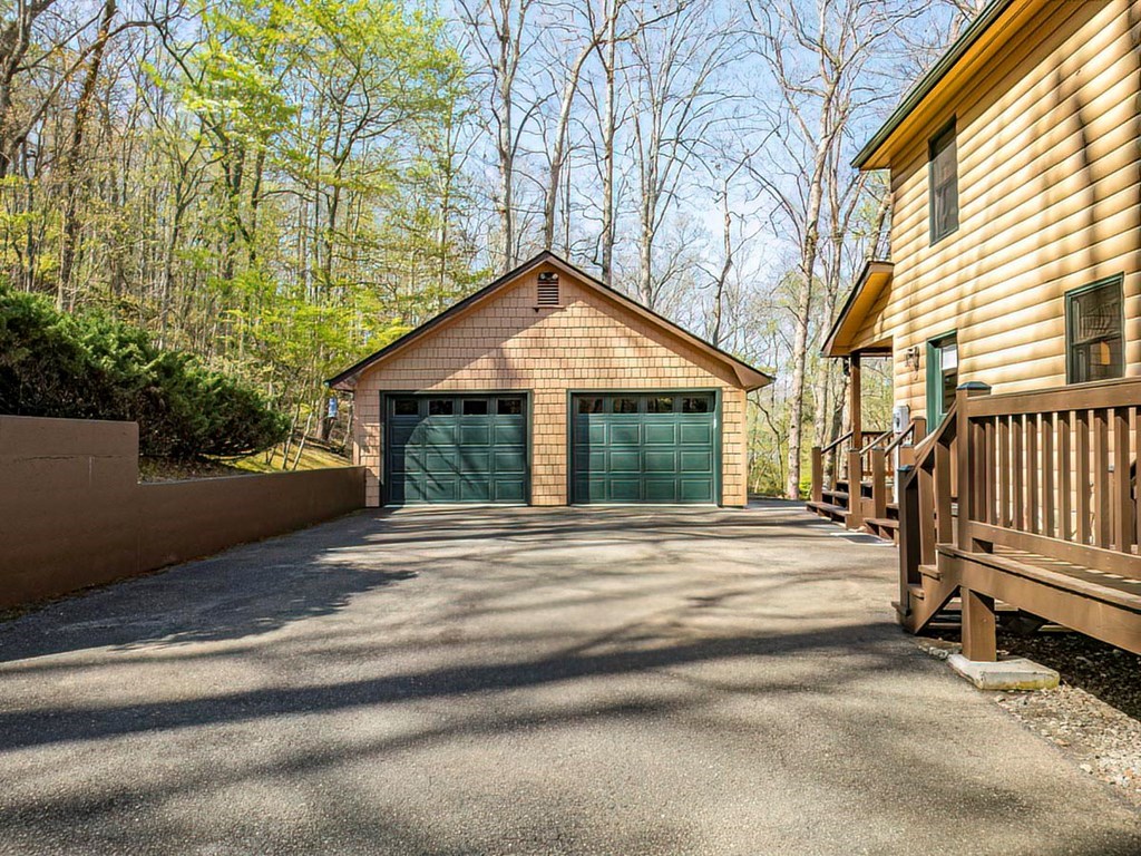 197 Meadowoods Lane Property Photo 2