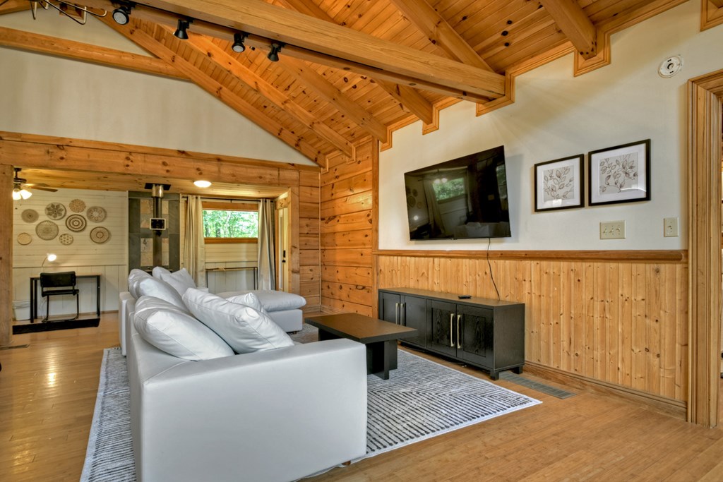 201 Parker Ridge Property Photo 11