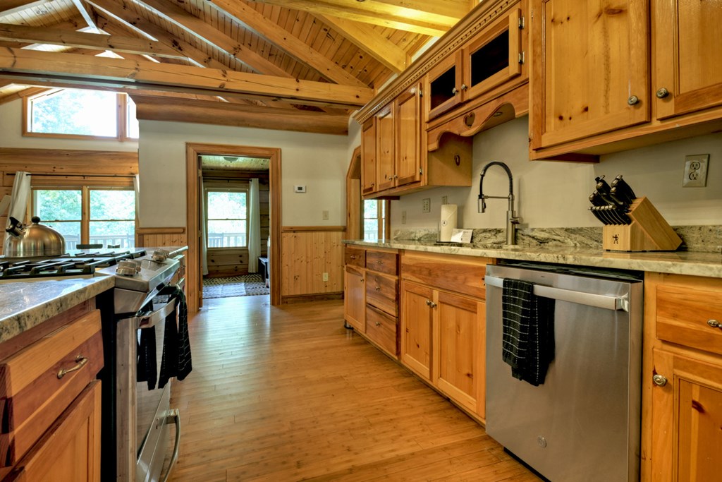 201 Parker Ridge Property Photo 16
