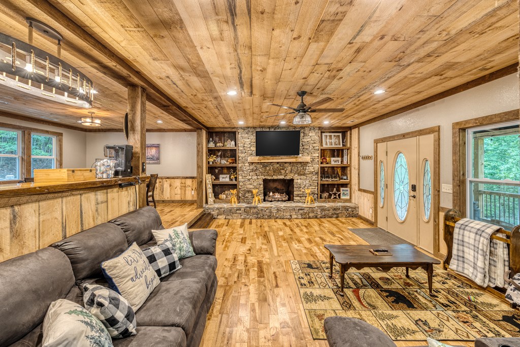 85 That Lane Property Photo 6