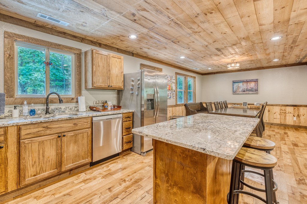 85 That Lane Property Photo 15