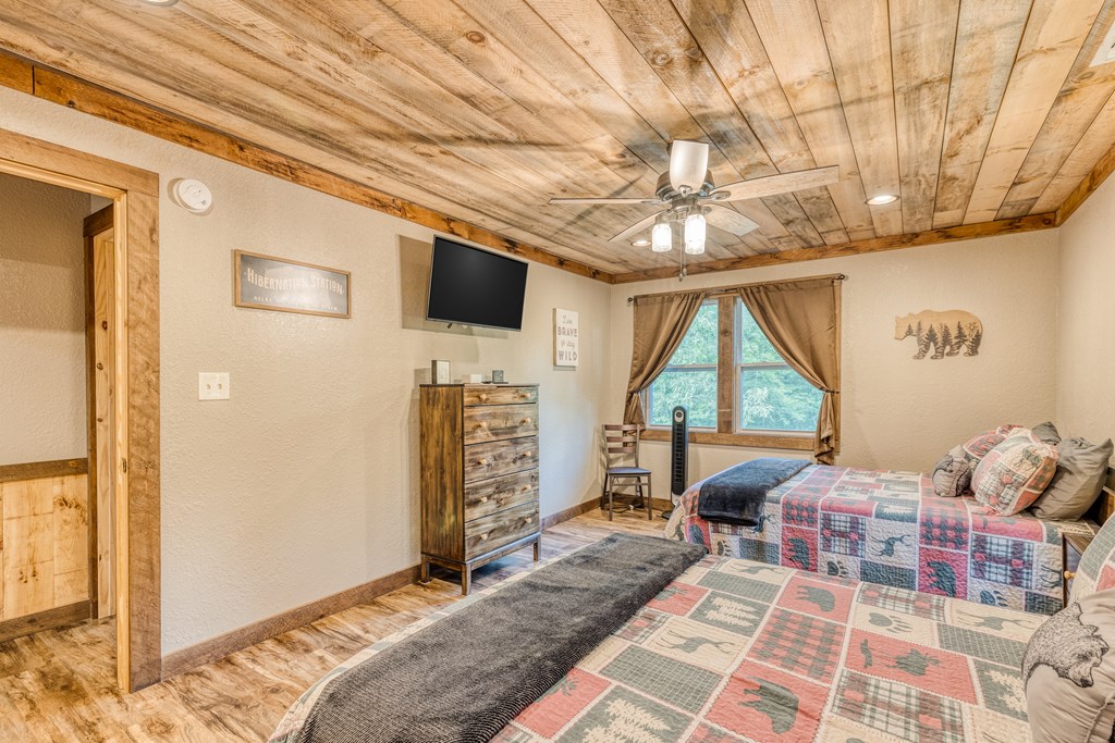 85 That Lane Property Photo 32