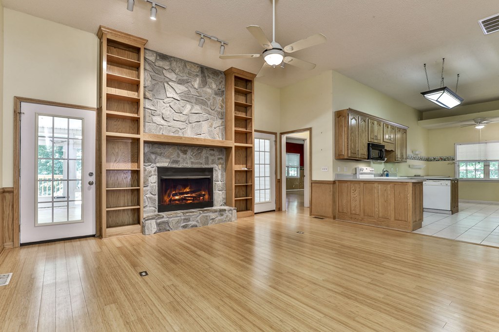 1012 Villa Drive Property Photo 2