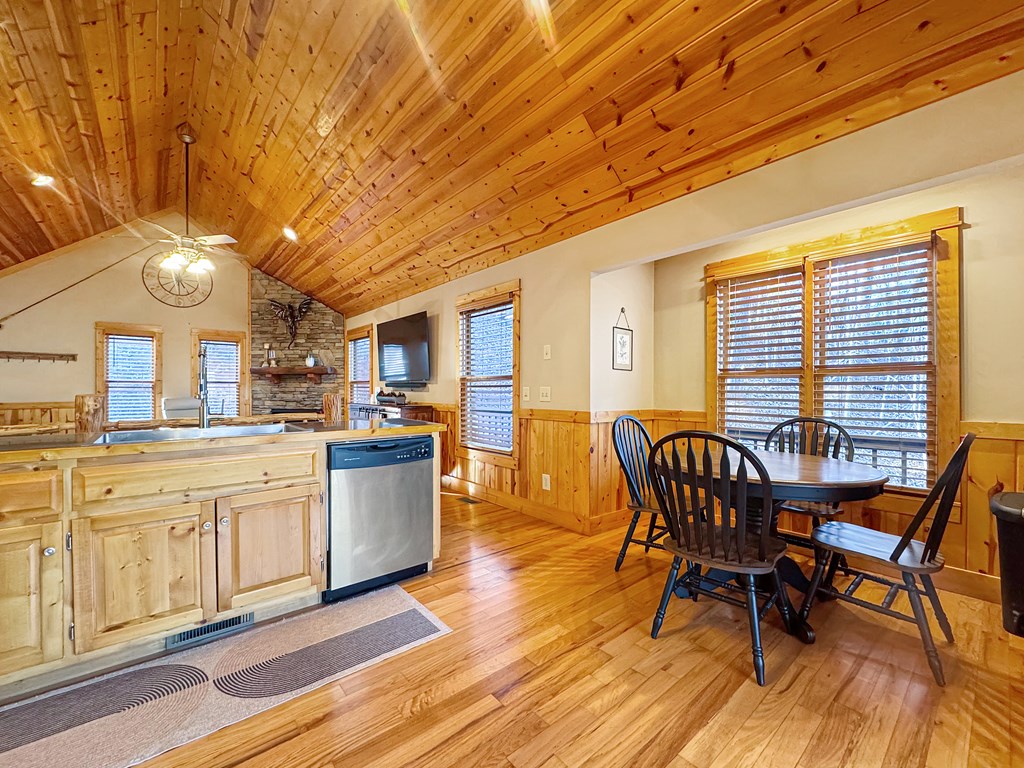 224 Dragon Tree Lane Property Photo 6