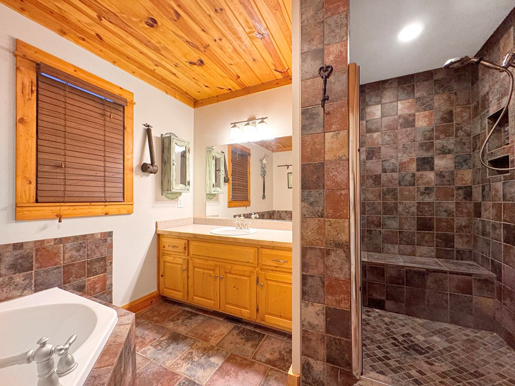 224 Dragon Tree Lane Property Photo 10