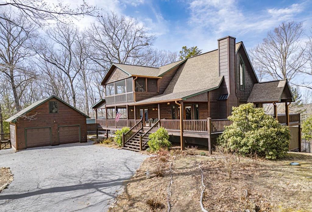 322 Bootlegger Road Property Photo 1