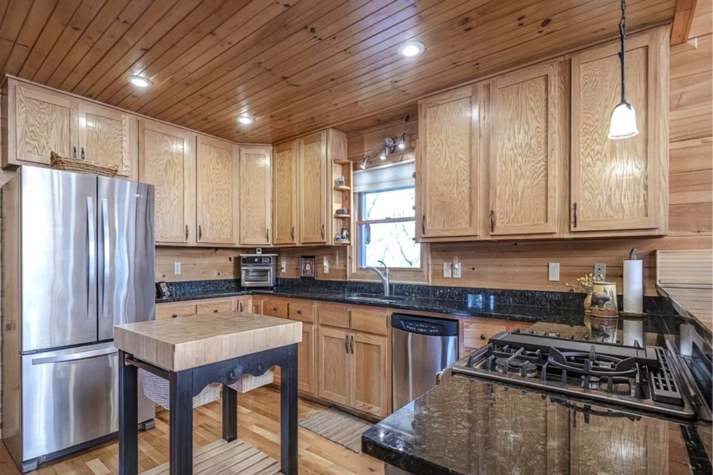 322 Bootlegger Road Property Photo 8