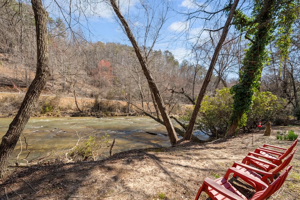 645 Riverside Drive Property Photo 2
