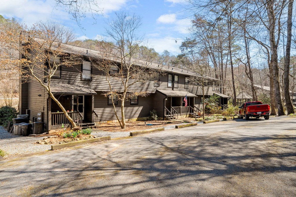 645 Riverside Drive Property Photo 3
