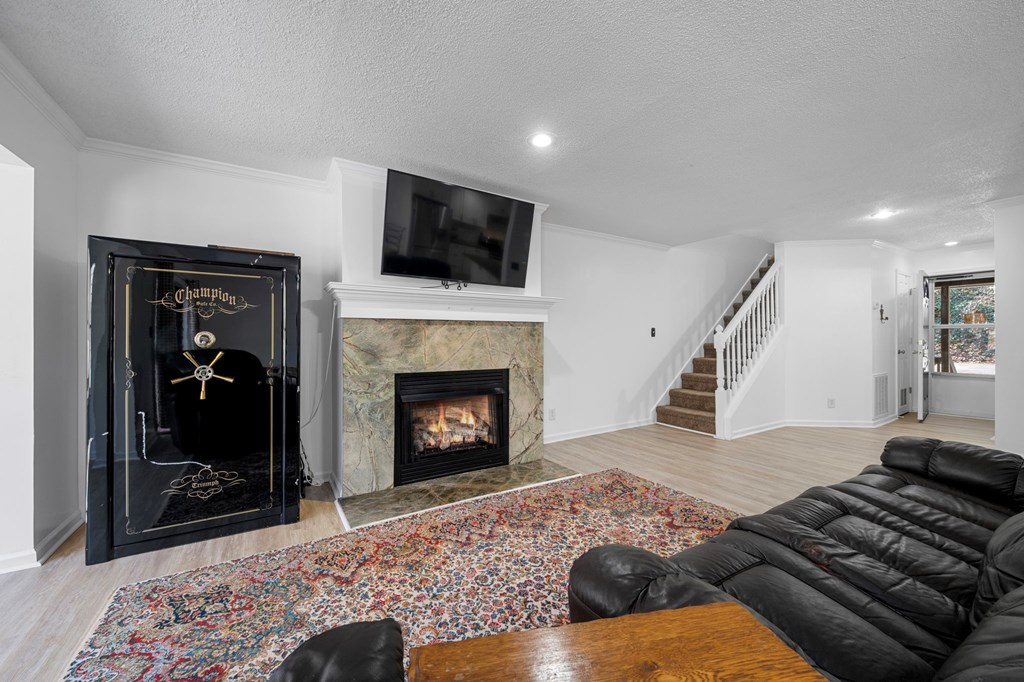 645 Riverside Drive Property Photo 8