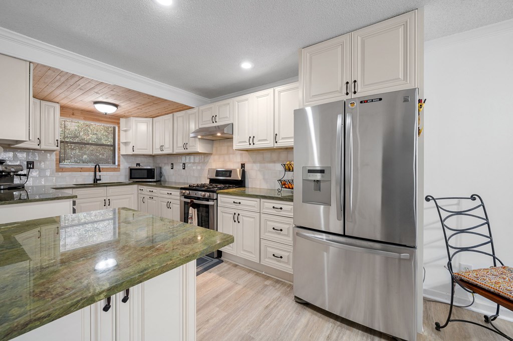 645 Riverside Drive Property Photo 13