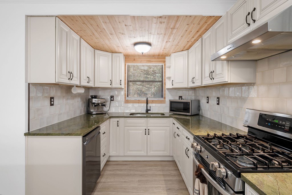 645 Riverside Drive Property Photo 14