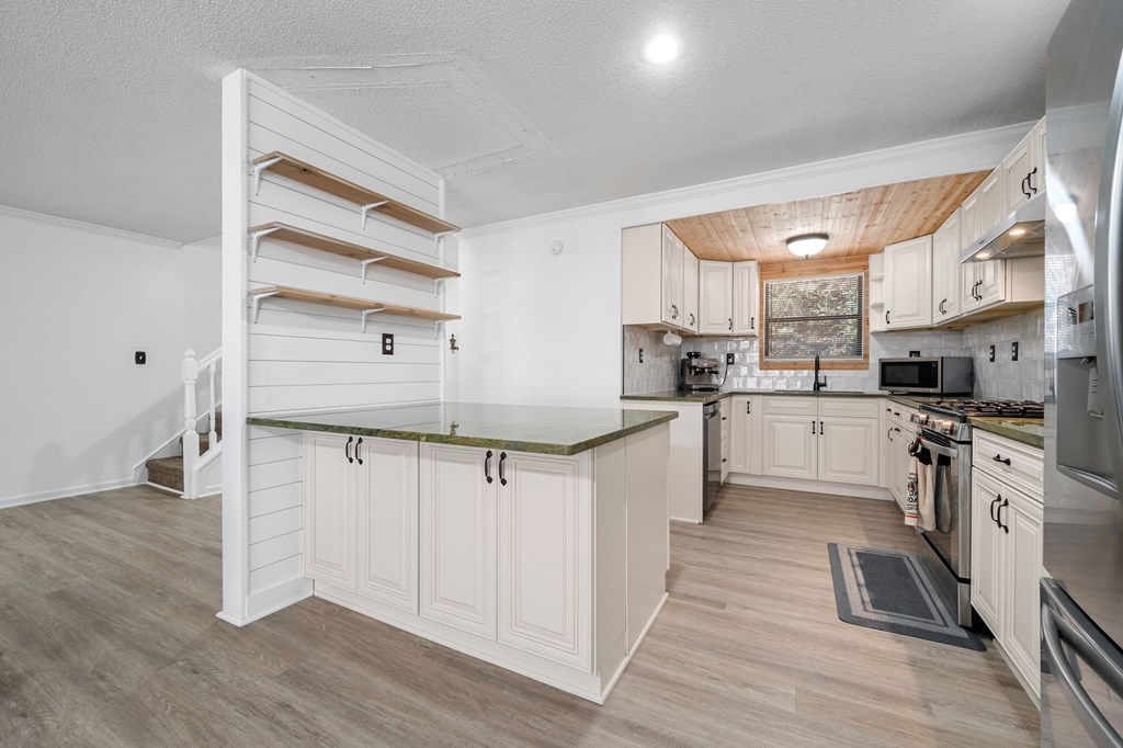 645 Riverside Drive Property Photo 16