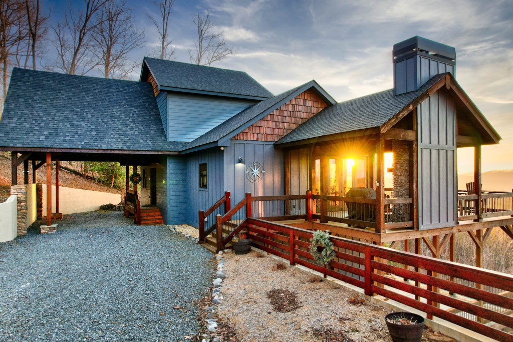 626 Rustic Barn Trail Property Photo 3