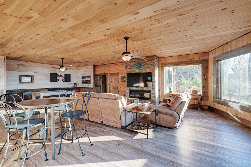 626 Rustic Barn Trail Property Photo 35
