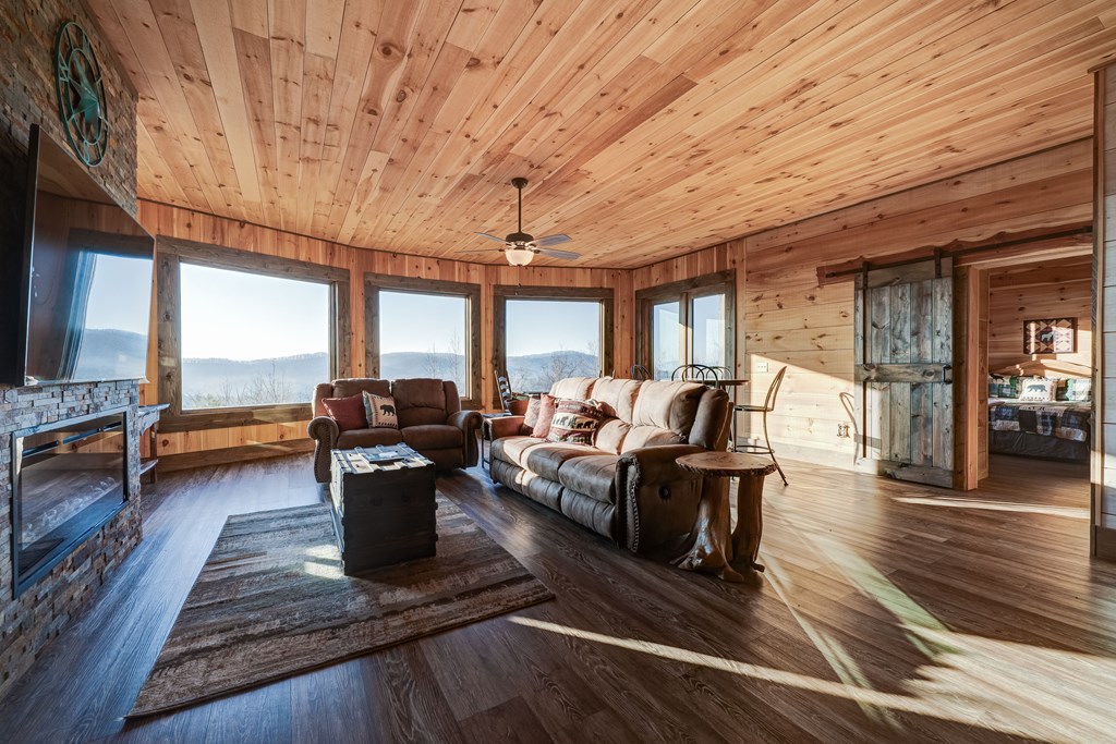 626 Rustic Barn Trail Property Photo 37
