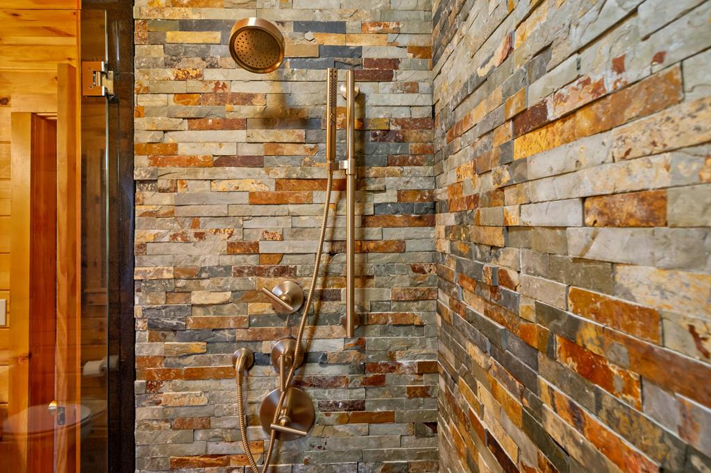 541 Little Bushy Head Road Property Photo 15
