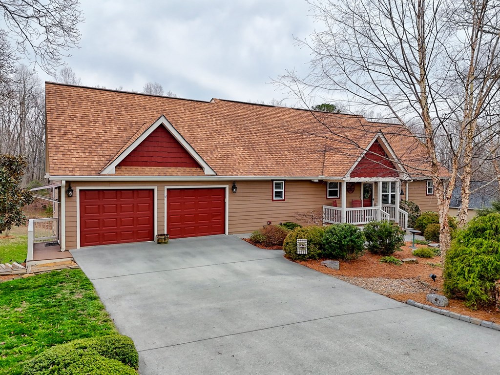 183 White Meadows Drive Property Photo 3