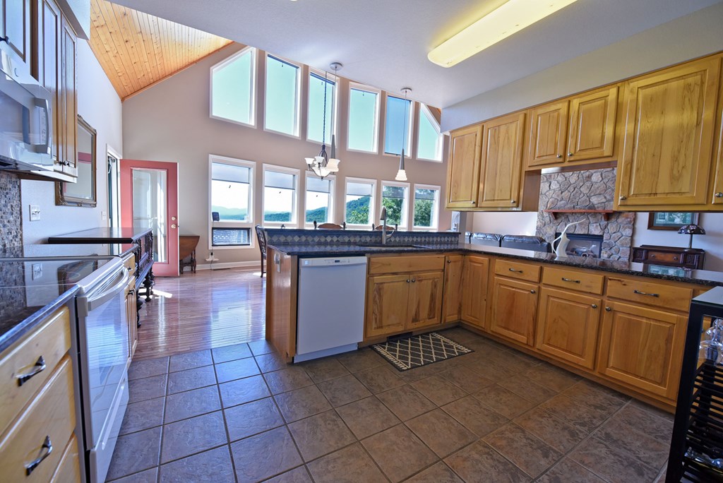 128 Oak Lane Property Photo 18
