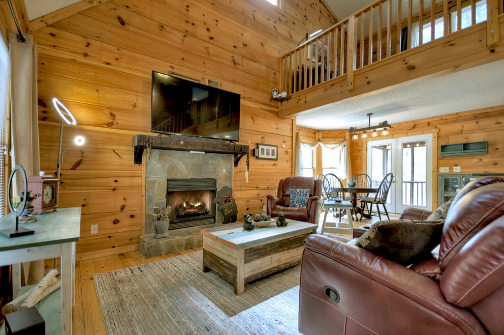 1301 Newport Drive Property Photo 2