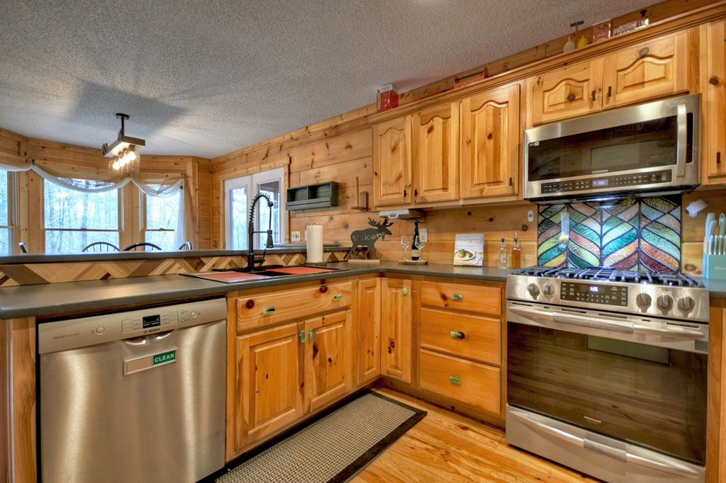 1301 Newport Drive Property Photo 8