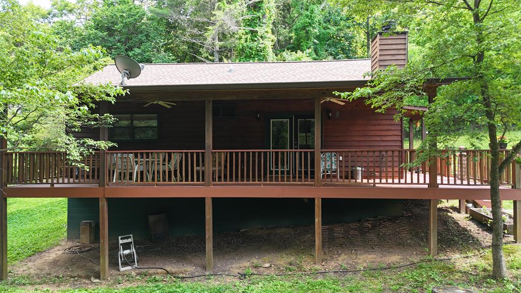 8055 Martins Creek Road Property Photo 1
