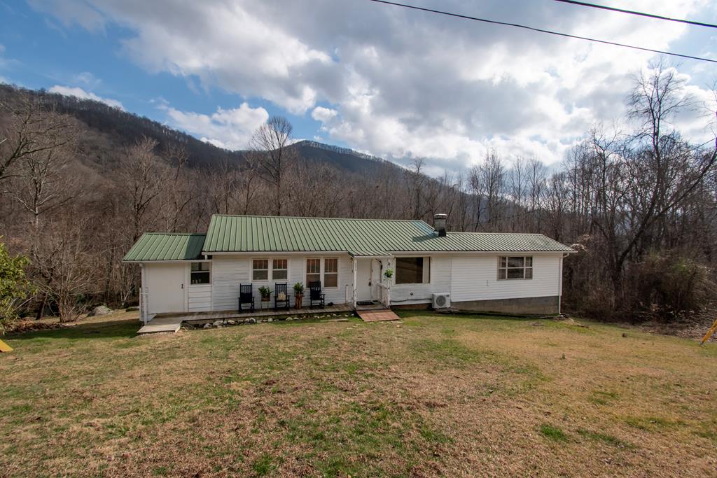 5834 Sweetwater Road Property Photo