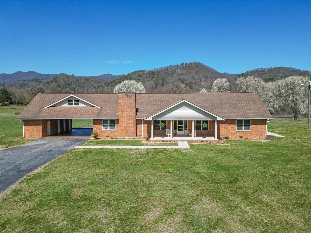 2915 Airport Road Property Photo