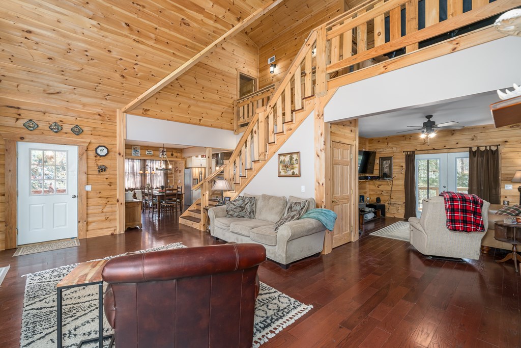 30 Bevan Lane E Property Photo 4