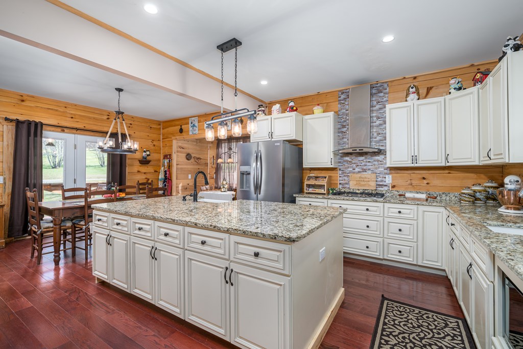 30 Bevan Lane E Property Photo 6