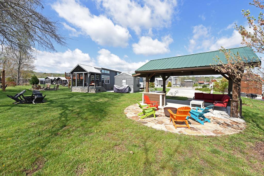 467 Golden Nugget Road Property Photo
