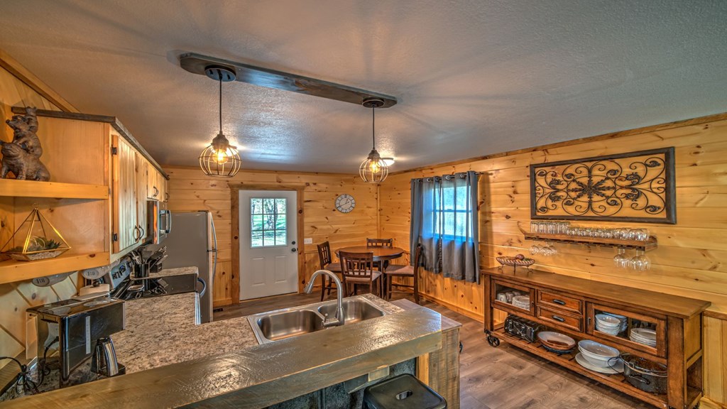 141 Mountain Rivers Road Property Photo 6