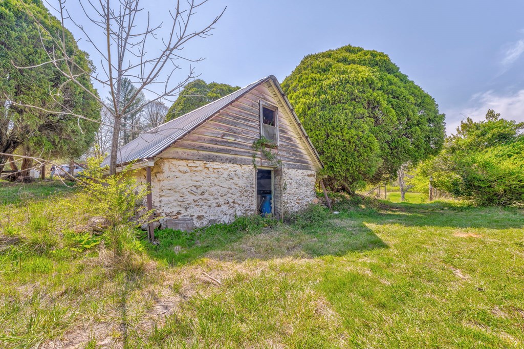 365 Waters Road Property Photo 13